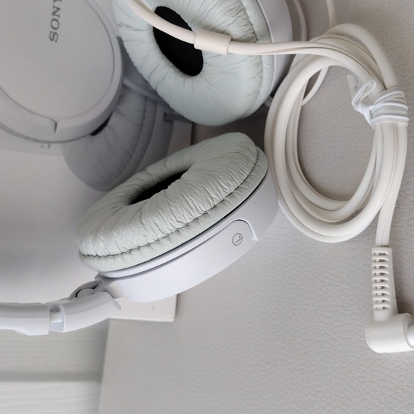 Sony Headphones - Picture 11 of 14